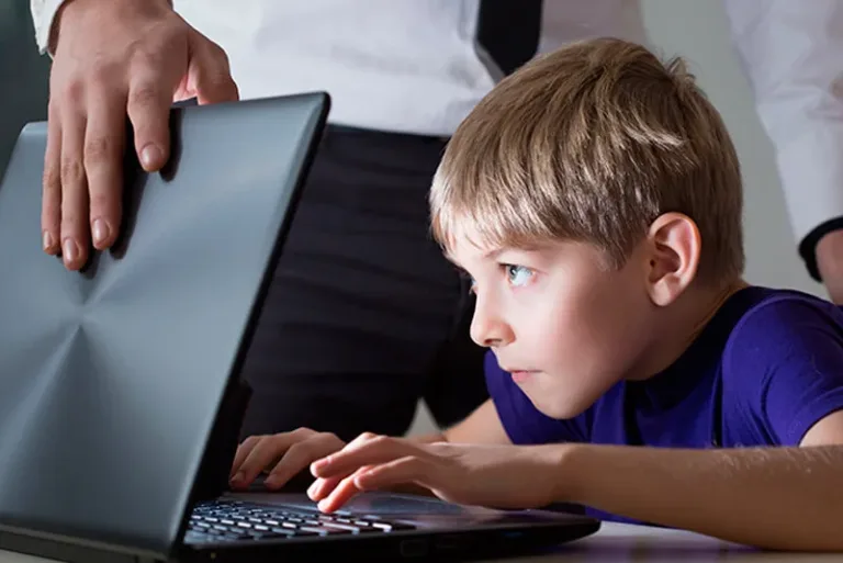 Abuso, tecnología, niños