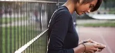 CADA VEZ SON MÁS LAS CONSULTAS POR EL LLAMADO SÍNDROME TEXT NECK