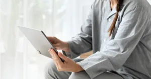 Mi web tiene visitas pero no consultas: qué revisaría antes de comprar más tráfico